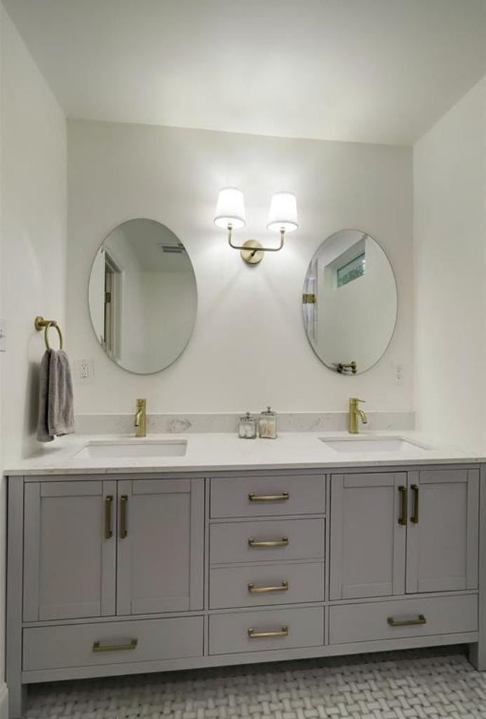 Double Vanity / Vanity doble