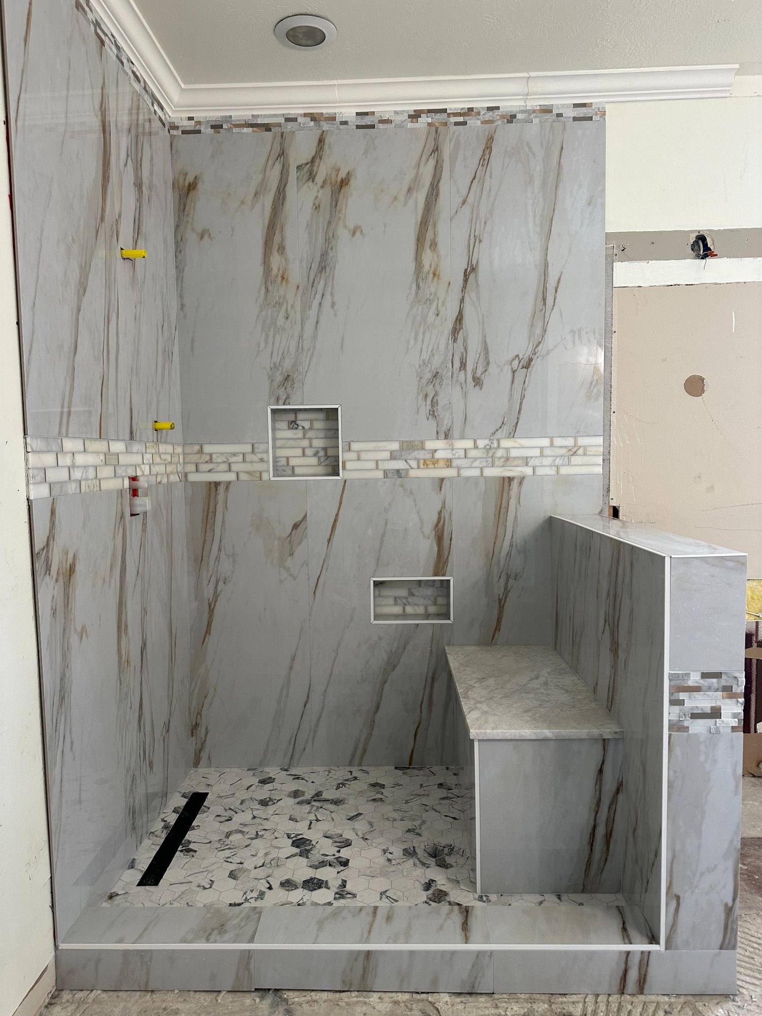 Large Format Shower / Shower large format