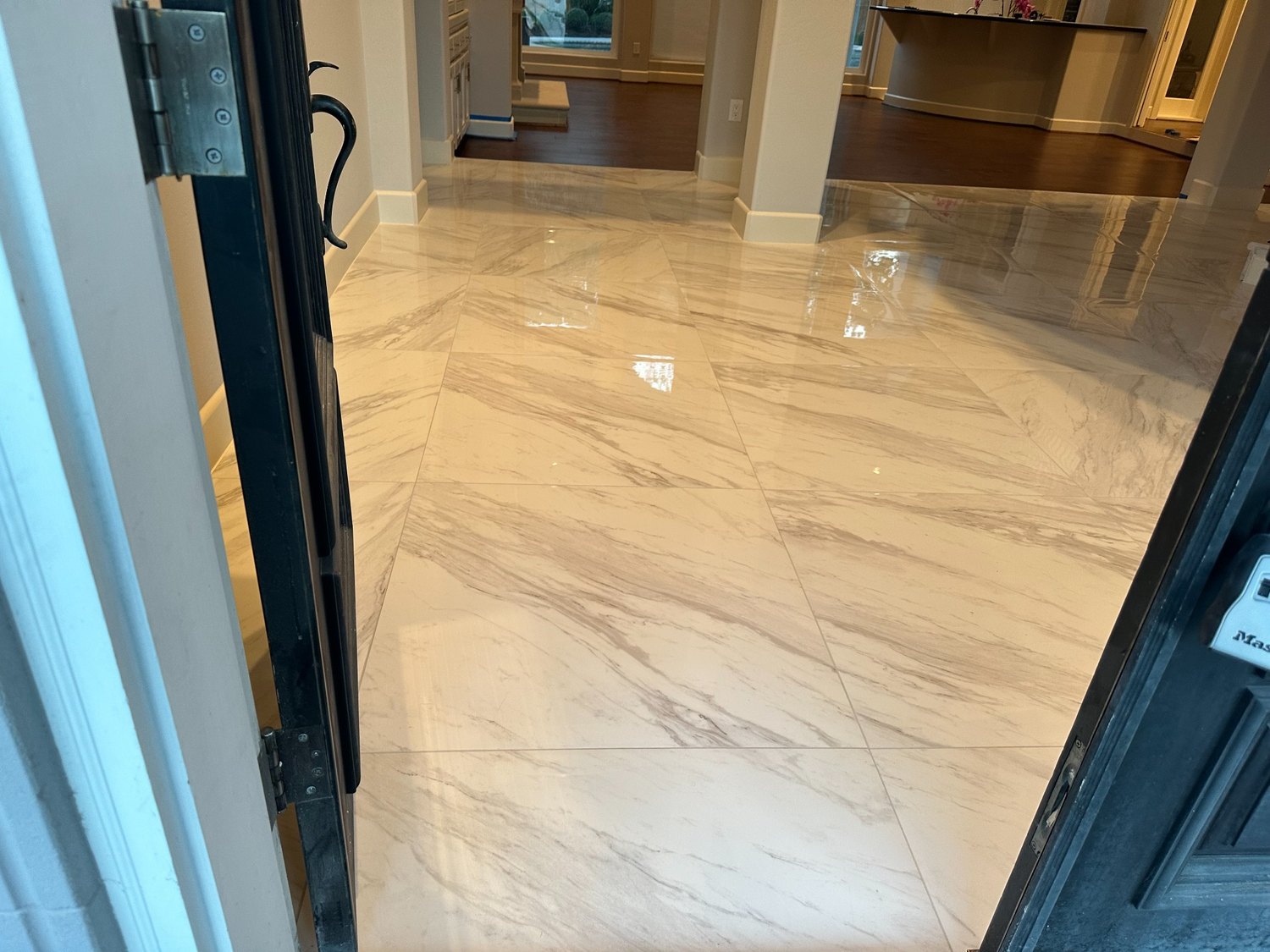 Tile Flooring / Piso de tile